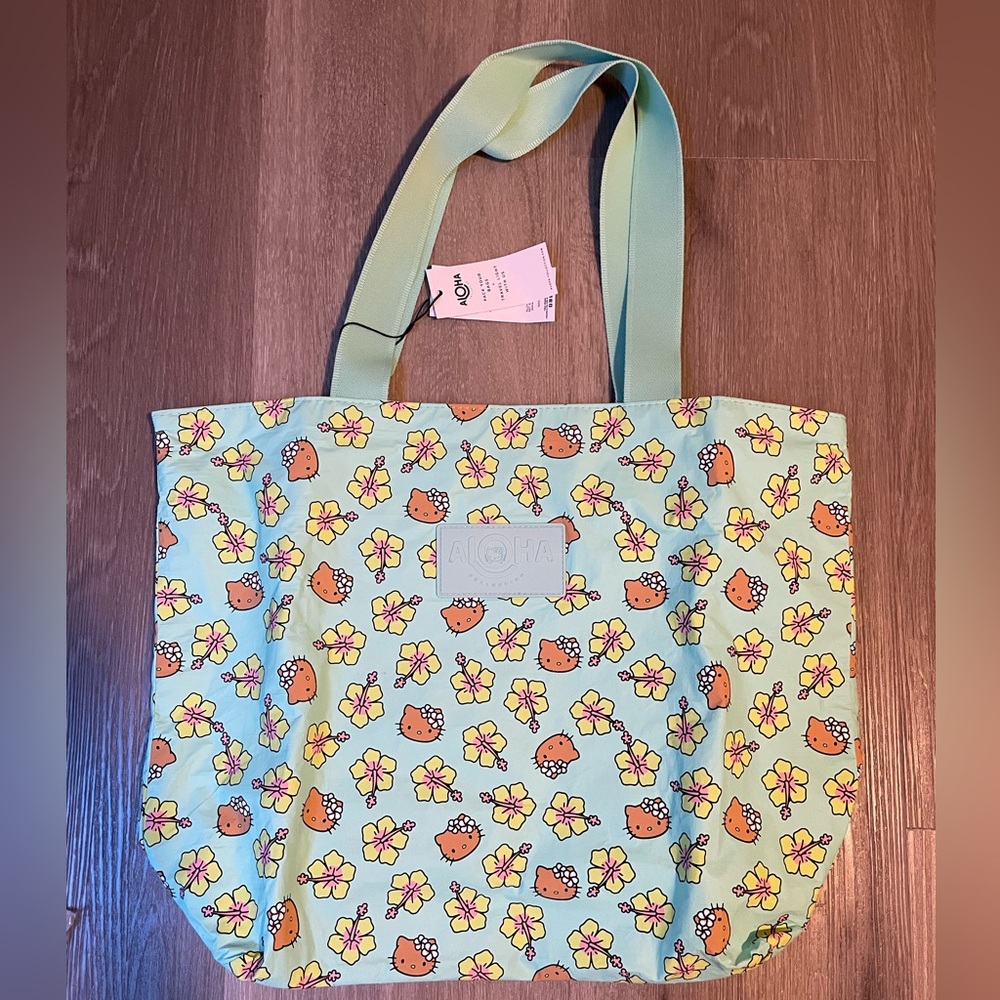 ALOHA Collection x Hello Kitty Hibiscus
Kitty Day Tripper Tan/Splash